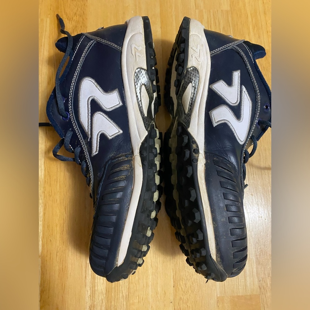 Ringor Women’s Softball Shoes
With Pitcher’s Toe
Turf Shoes

Size 11.5
Dark Navy